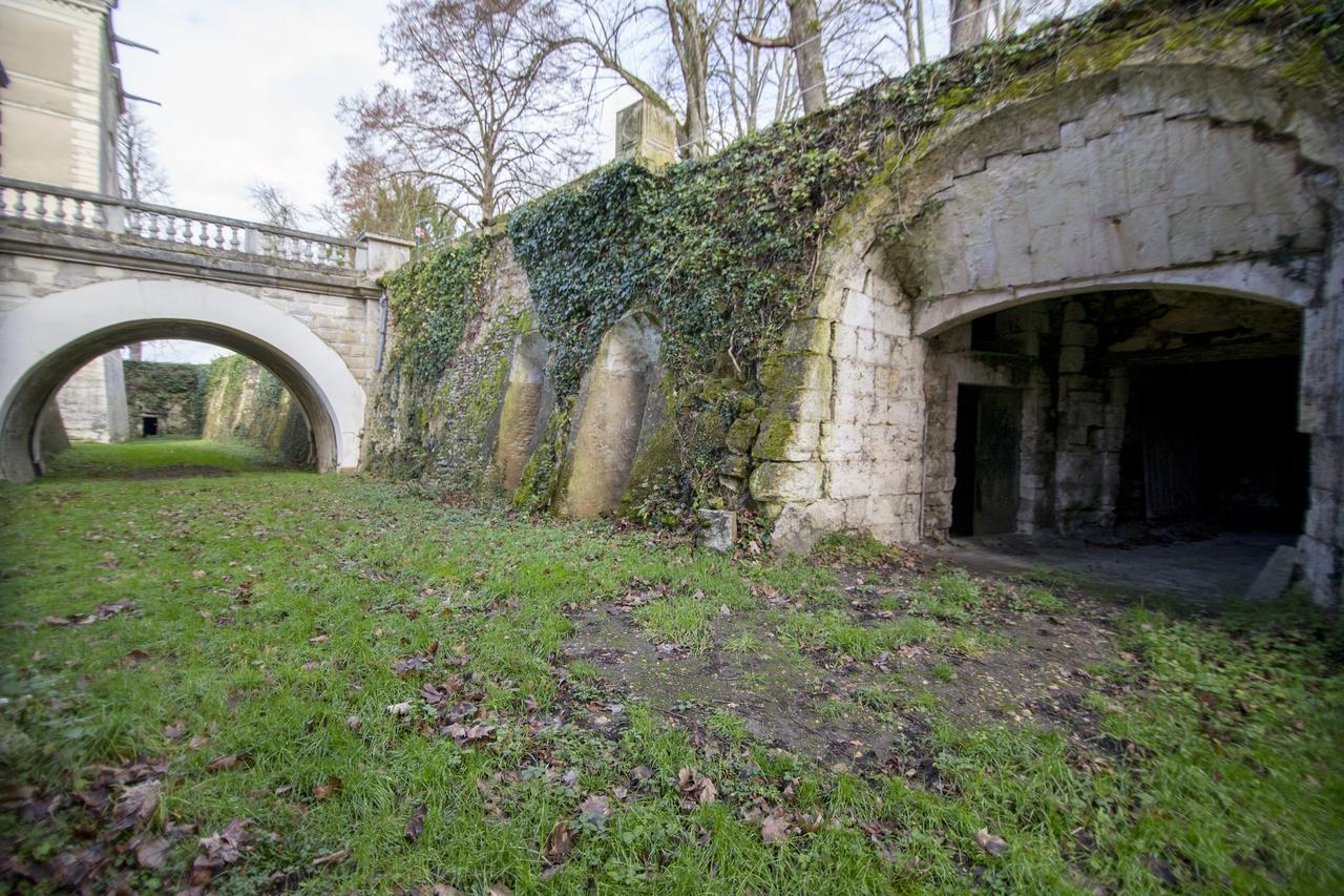 Chateau De Jalesnes Vernantes Luaran gambar